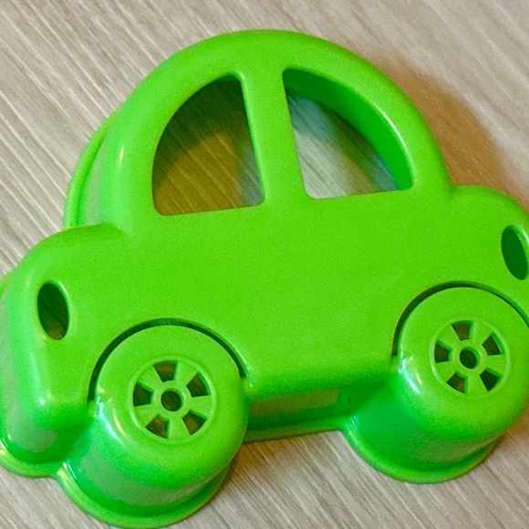 Cartoon Car Sandwich Cutter Mold – Fun Kids Bento Accessory, Green Stencil - Picture 13 of 15